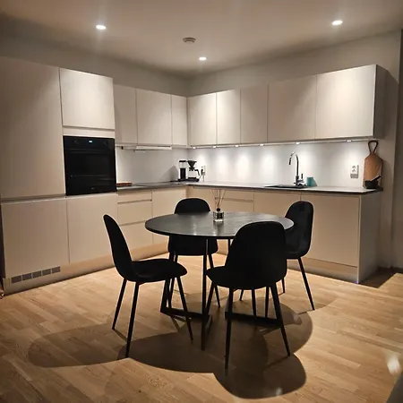 Apartamento Toppleilighet Pa Elvekanten Med To Romslige Soverom