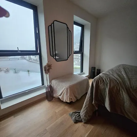 Toppleilighet Pa Elvekanten Med To Romslige Soverom Apartamento *