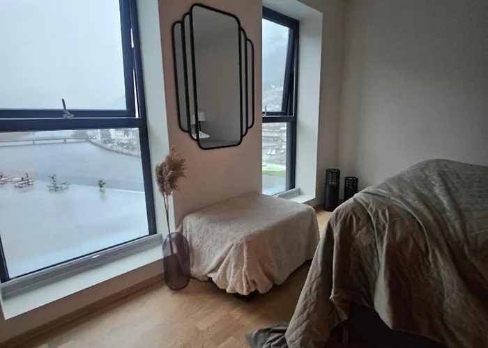 Toppleilighet Pa Elvekanten Med To Romslige Soverom Apartamento *