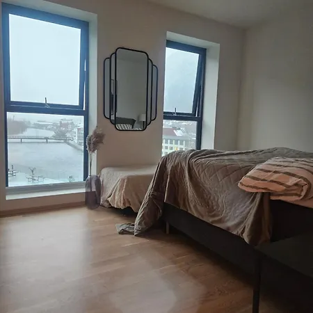 Lägenhet Toppleilighet Pa Elvekanten Med To Romslige Soverom